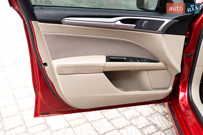 Седан Ford Fusion 2020 в Стрые