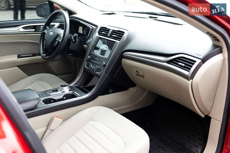Седан Ford Fusion 2020 в Стрые