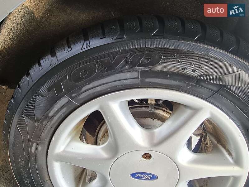 Хэтчбек Ford Fusion 2008 в Новом Роздоле