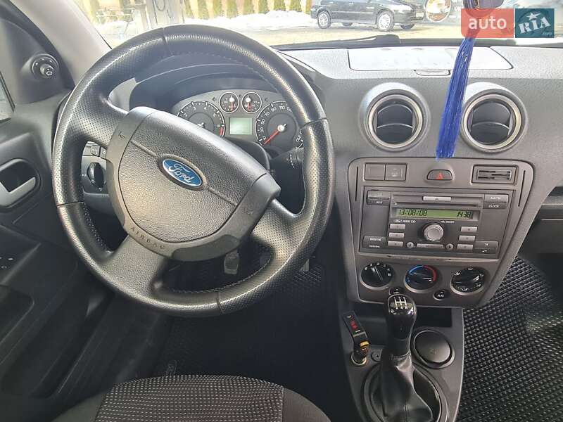 Хэтчбек Ford Fusion 2008 в Новом Роздоле