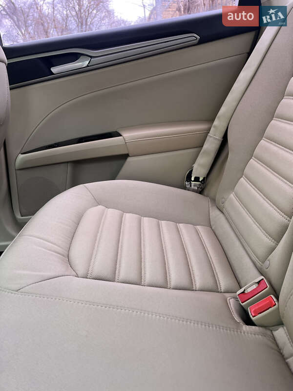 Седан Ford Fusion 2015 в Дніпрі