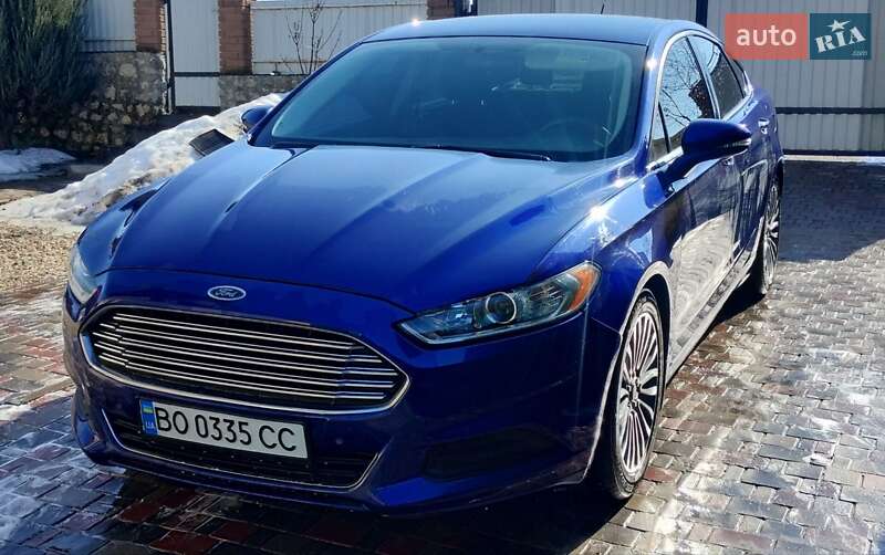 Седан Ford Fusion 2015 в Волочиську