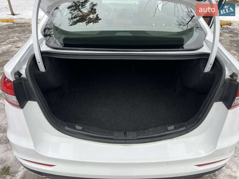 Седан Ford Fusion 2019 в Гостомеле