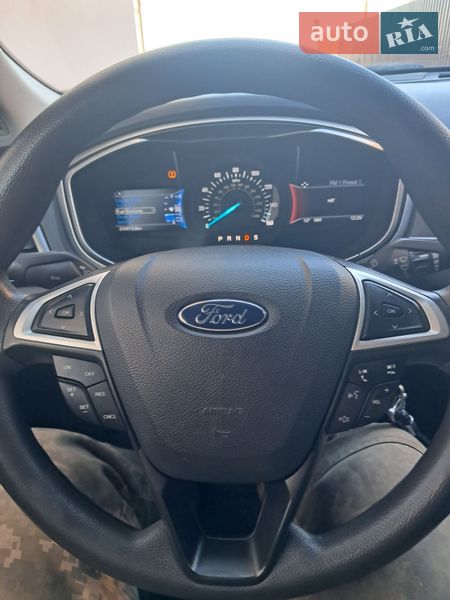Седан Ford Fusion 2016 в Жовкве