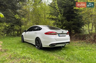 Седан Ford Fusion 2017 в Сторожинці