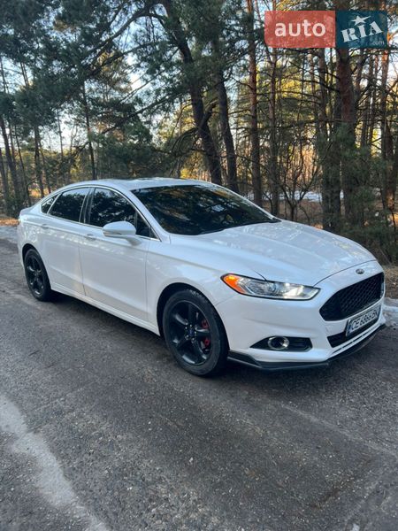 Седан Ford Fusion 2015 в Ровно