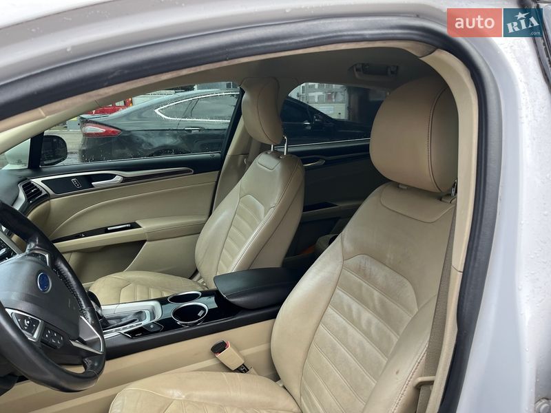 Седан Ford Fusion 2012 в Кам'янському