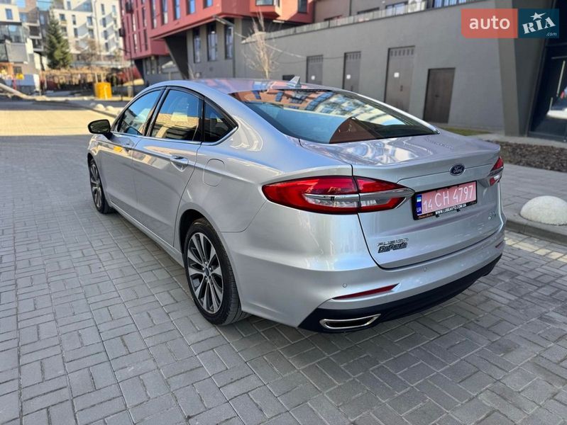 Седан Ford Fusion 2019 в Львове