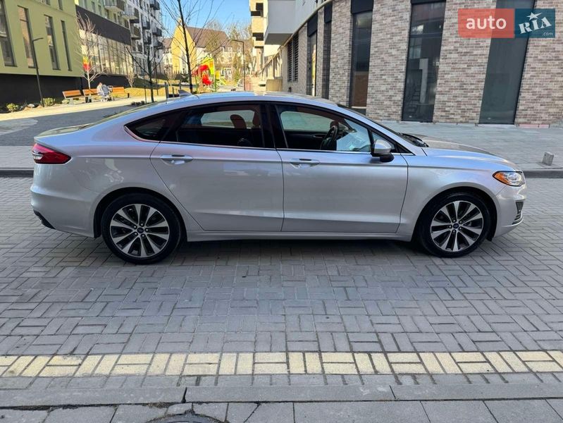 Седан Ford Fusion 2019 в Львове