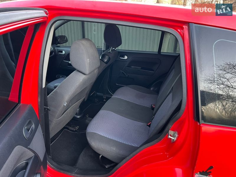 Хетчбек Ford Fusion 2006 в Чернівцях