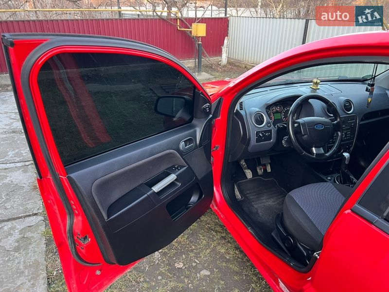 Хетчбек Ford Fusion 2006 в Чернівцях