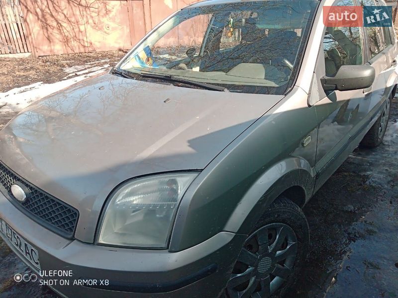 Хэтчбек Ford Fusion 2004 в Смеле