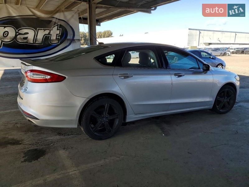 Седан Ford Fusion 2016 в Львове