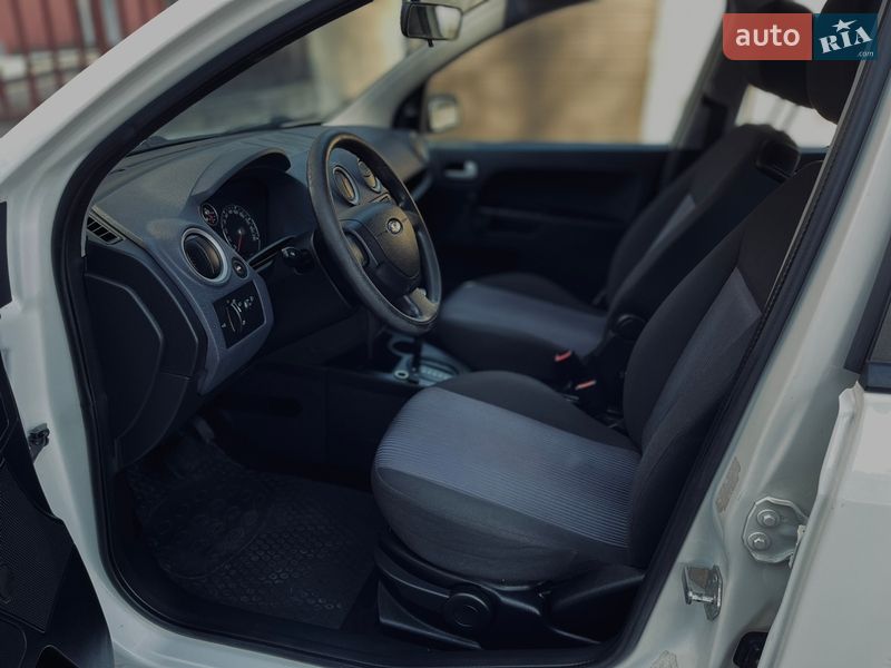Хэтчбек Ford Fusion 2005 в Хмельницком