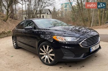 Седан Ford Fusion 2019 в Львові