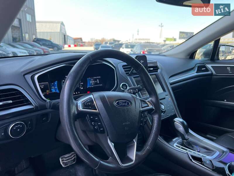 Седан Ford Fusion 2014 в Львові