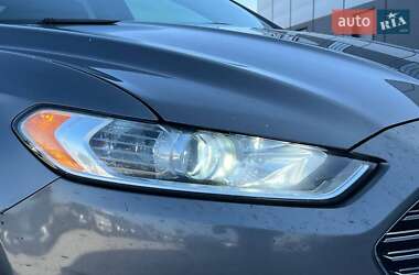 Седан Ford Fusion 2014 в Львові