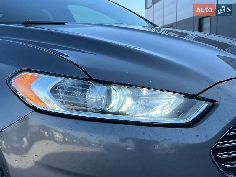 Седан Ford Fusion 2014 в Львові