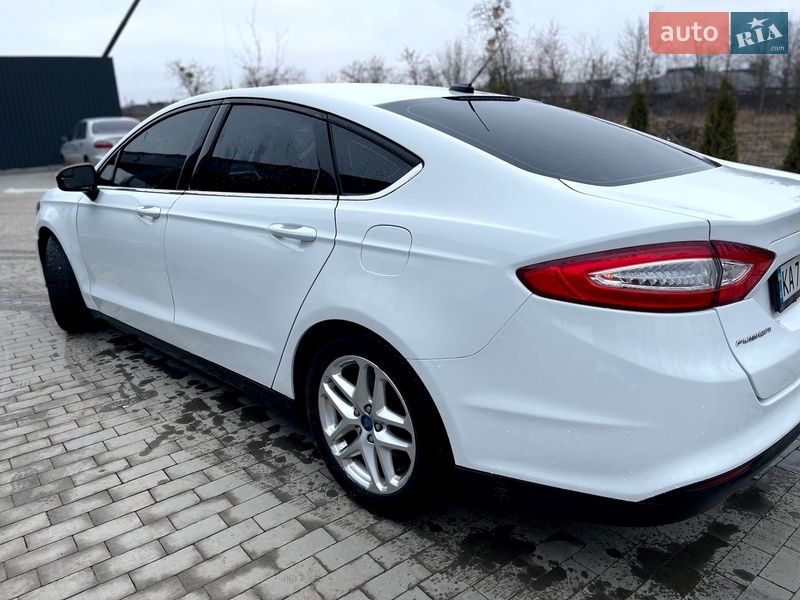 Седан Ford Fusion 2015 в Буче