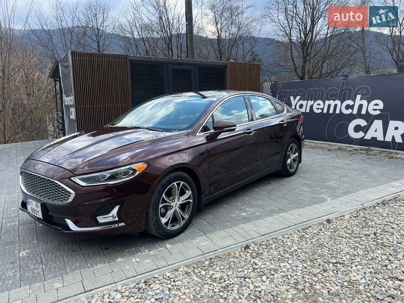 Седан Ford Fusion 2019 в Яремче