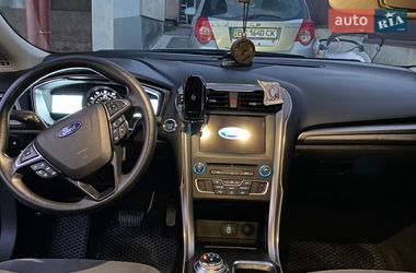 Седан Ford Fusion 2016 в Самборі