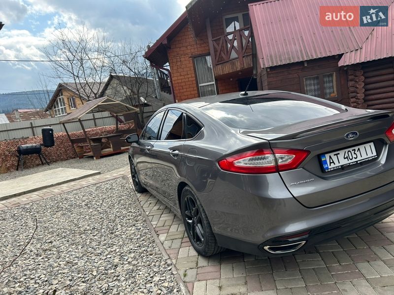 Седан Ford Fusion 2012 в Микуличине