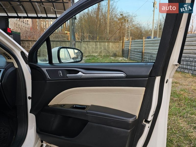 Седан Ford Fusion 2014 в Львове
