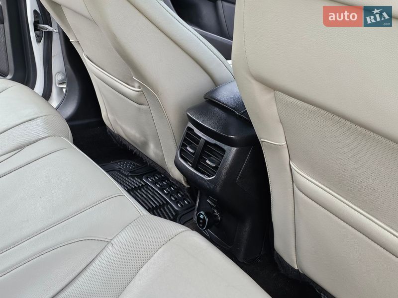 Седан Ford Fusion 2014 в Львове
