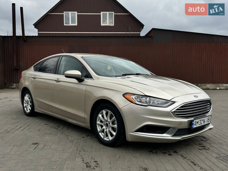 Седан Ford Fusion 2016 в Малині