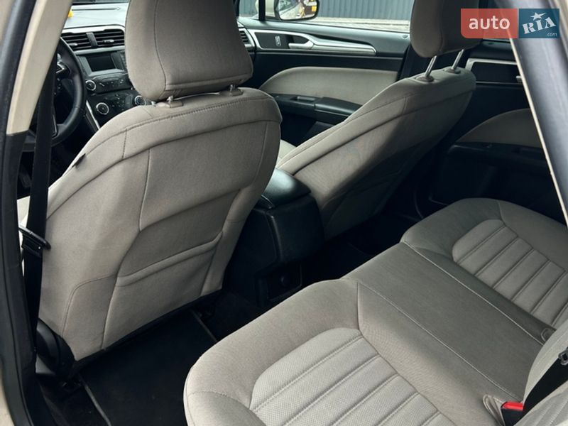 Седан Ford Fusion 2016 в Малині