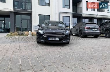 Седан Ford Fusion 2015 в Рівному