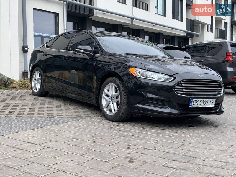Седан Ford Fusion 2015 в Рівному