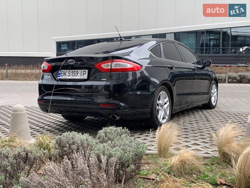 Седан Ford Fusion 2015 в Рівному