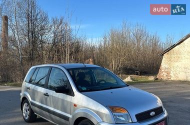 Хэтчбек Ford Fusion 2006 в Хороле