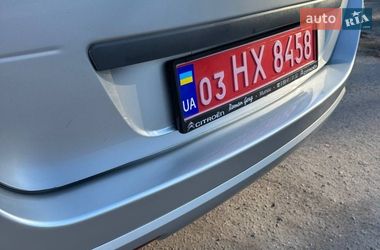 Хэтчбек Ford Fusion 2006 в Хороле