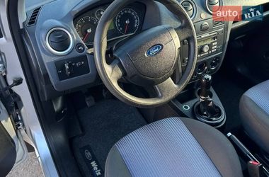 Хэтчбек Ford Fusion 2006 в Хороле