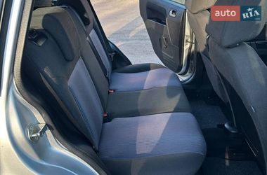 Хэтчбек Ford Fusion 2006 в Хороле