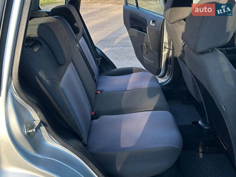 Хэтчбек Ford Fusion 2006 в Хороле фото 26 Хэтчбек Ford Fusion 2006 в Хороле