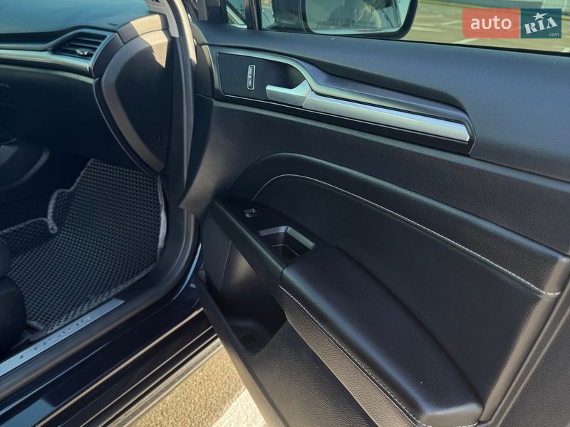 Седан Ford Fusion 2020 в Олександрії