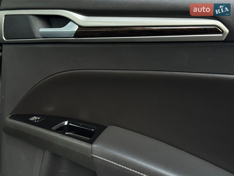 Седан Ford Fusion 2016 в Дрогобыче