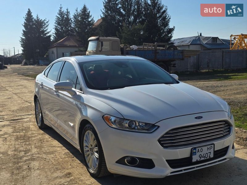 Седан Ford Fusion 2013 в Ужгороді
