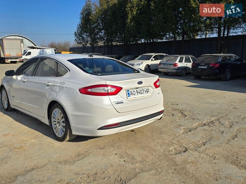 Седан Ford Fusion 2013 в Ужгороді