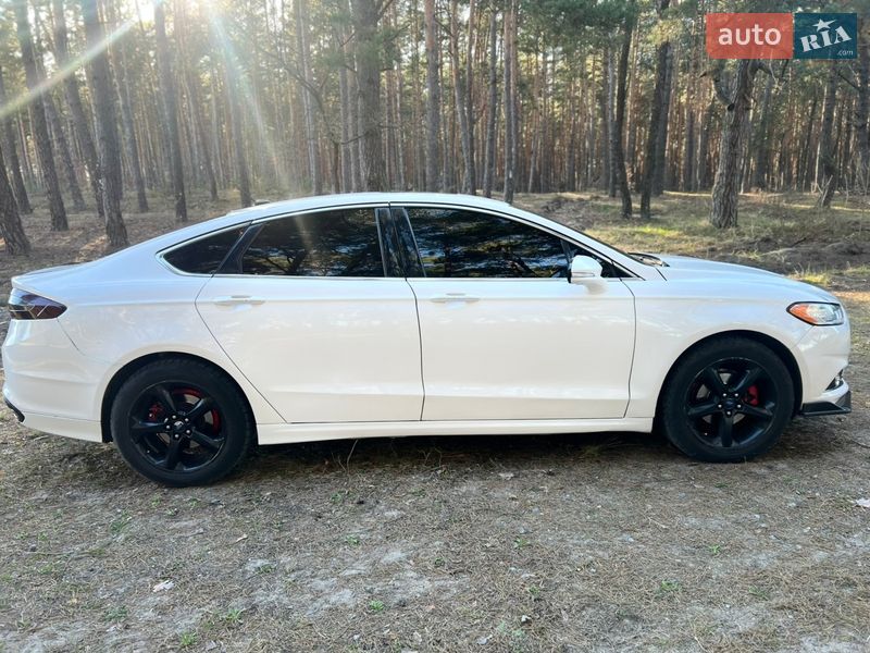 Седан Ford Fusion 2015 в Ровно