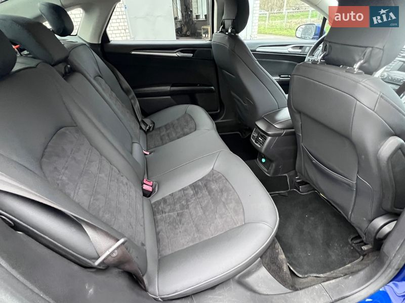 Седан Ford Fusion 2013 в Смілі