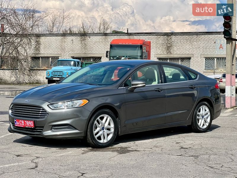 Седан Ford Fusion 2015 в Горішніх Плавнях