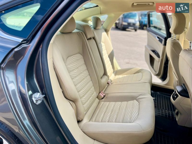 Седан Ford Fusion 2015 в Горішніх Плавнях