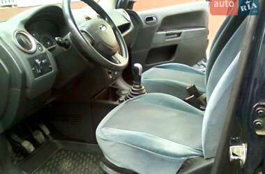 Хэтчбек Ford Fusion 2006 в Сваляве