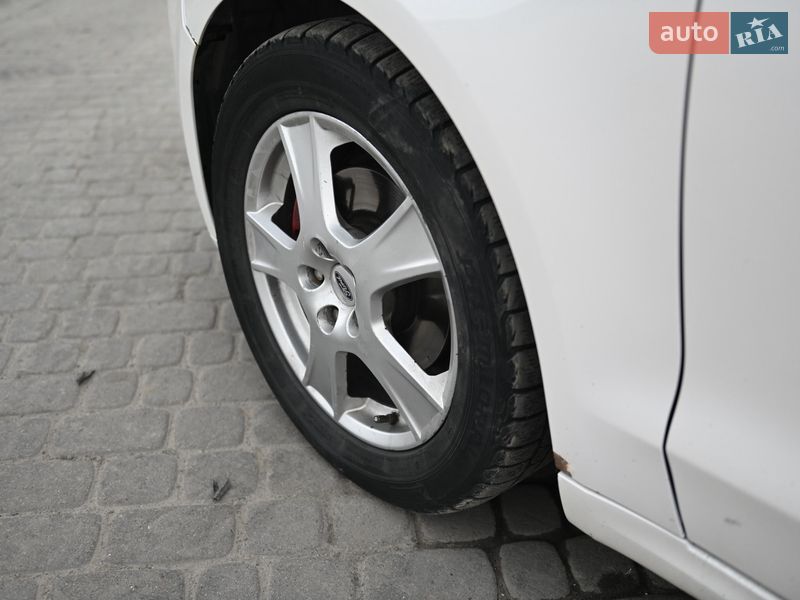 Седан Ford Fusion 2013 в Львові