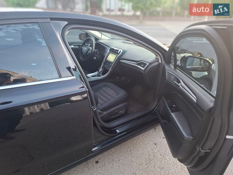 Седан Ford Fusion 2015 в Ужгороді