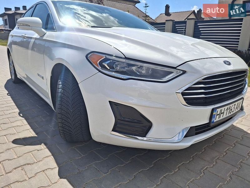Седан Ford Fusion 2019 в Одесі